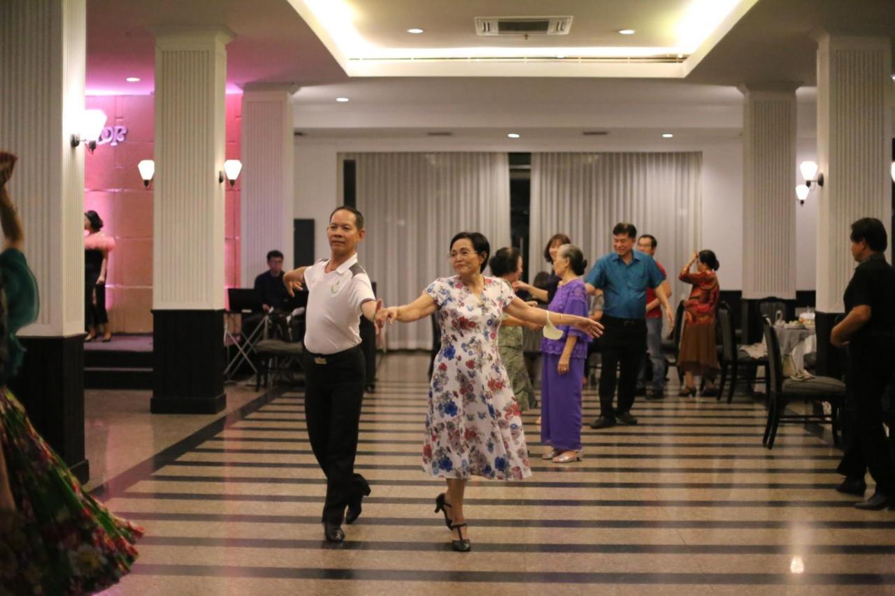 Mittapan Hotel Kanchanaburi Bagian luar foto