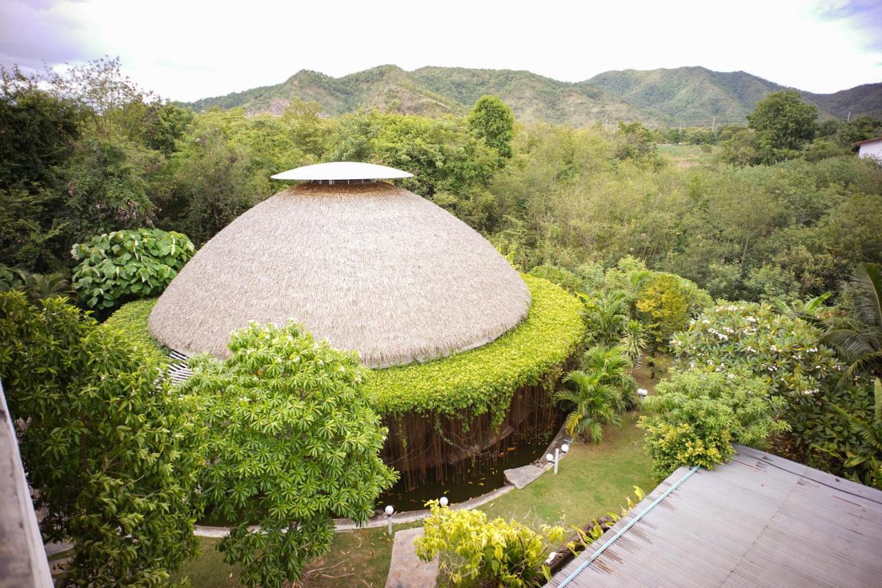 Mittapan Hotel Kanchanaburi Bagian luar foto