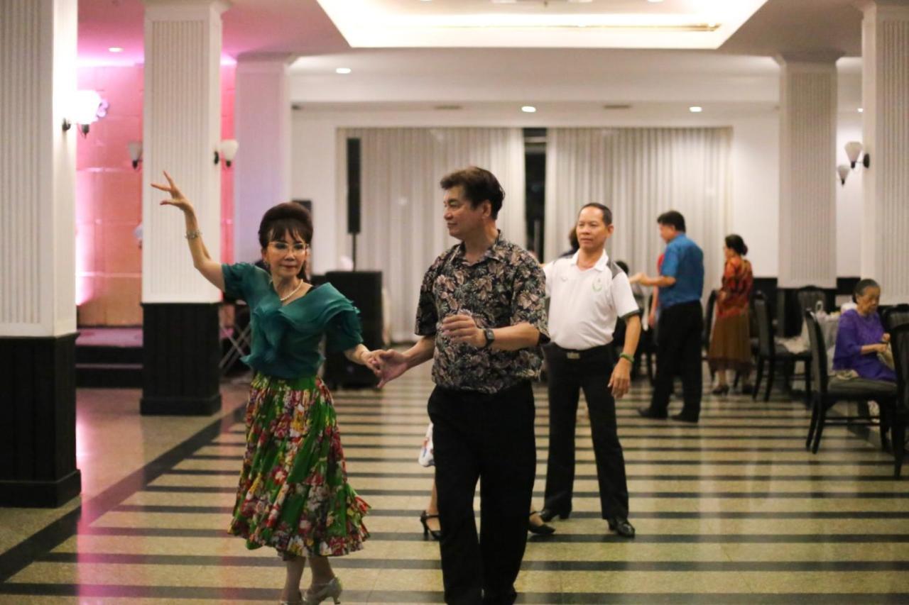Mittapan Hotel Kanchanaburi Bagian luar foto
