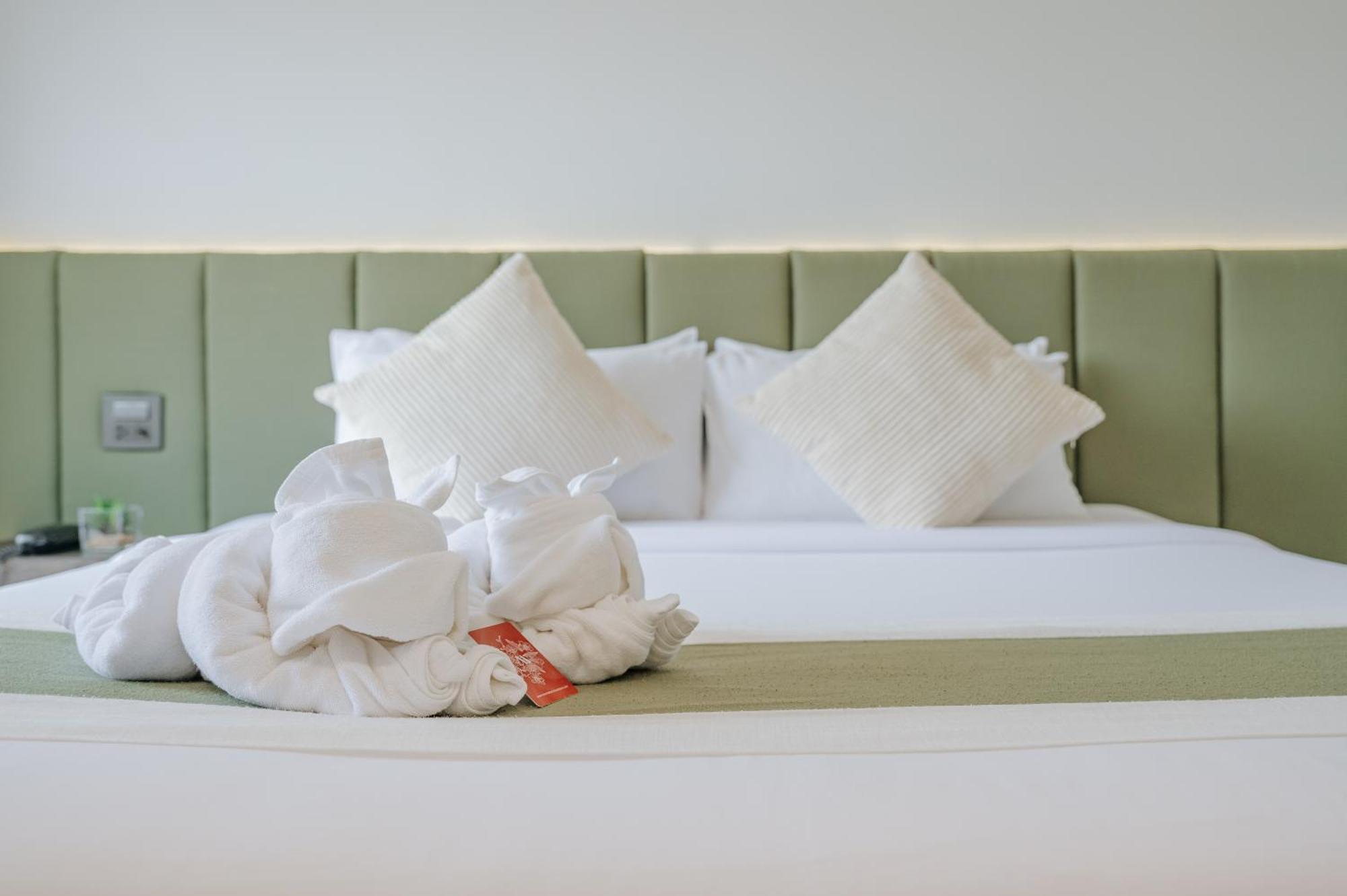 Mittapan Hotel Kanchanaburi Bagian luar foto