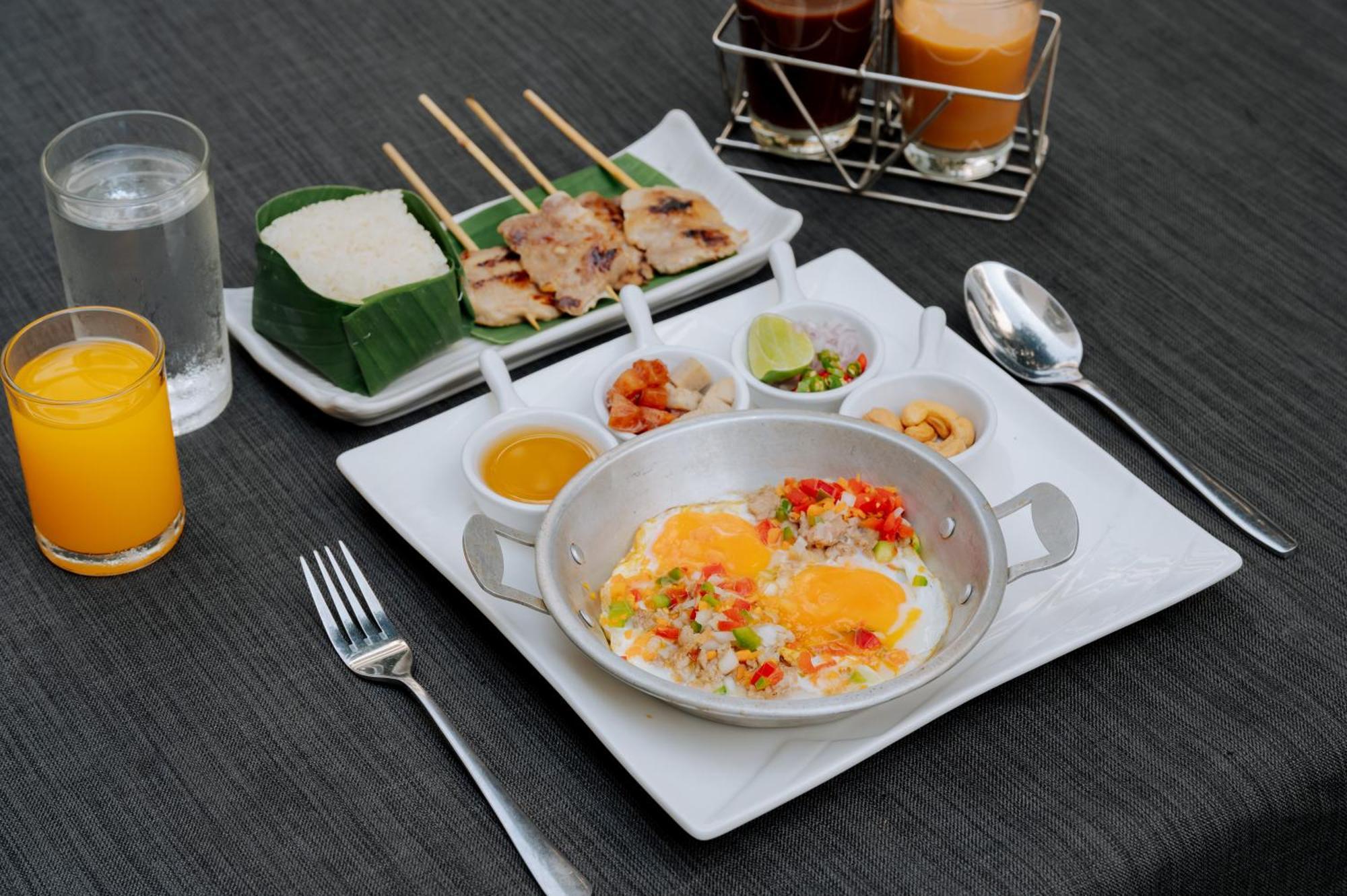 Mittapan Hotel Kanchanaburi Bagian luar foto